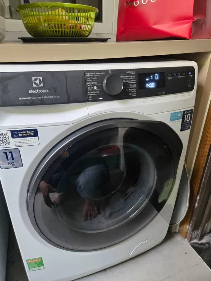 Trước sửa máy giặt cửa trước Electrolux tại Quận 2 — thợ Lê Hữu Lộc