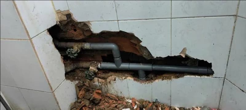Thay thế đường ống nước âm tường nhà vệ sinh tại TPHCM tại Bình Thạnh