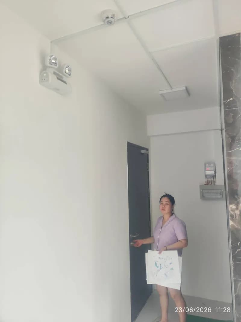 Trước sửa hệ thống điện văn phòng Schneider tại Quận 1 — thợ Nguyễn Hoàng Khánh