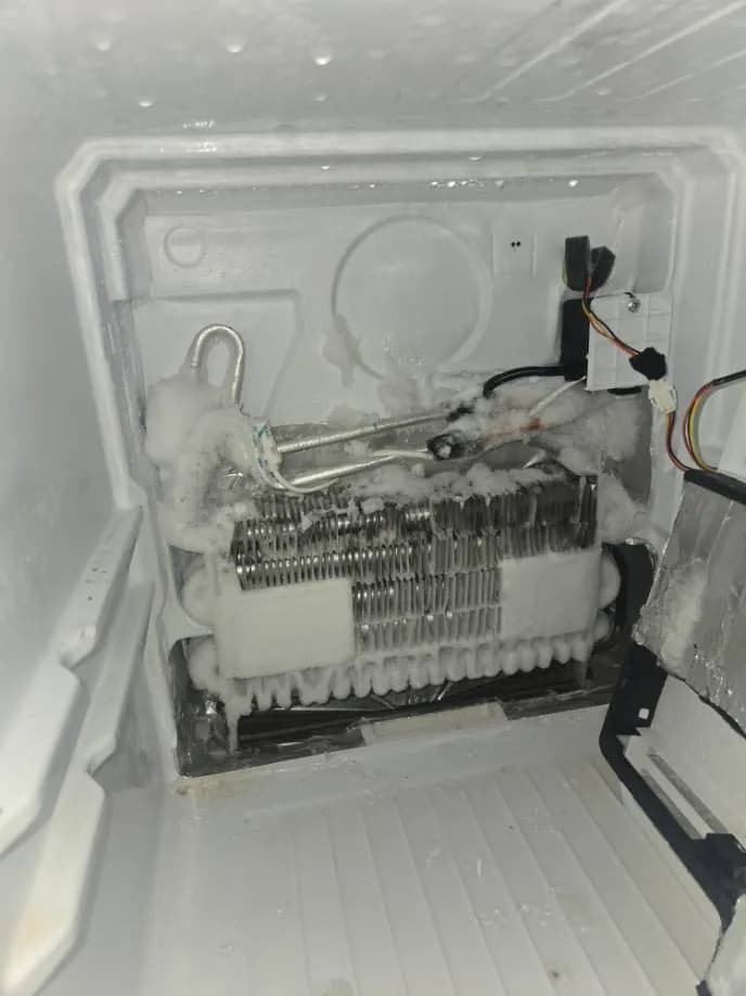 Trước sửa tủ lạnh Toshiba tại Quận 10 — thợ Lê Hữu Lộc
