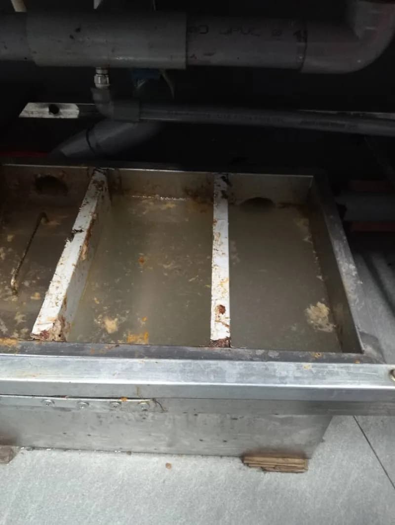 Trước sửa bể tách mỡ tại Gò Vấp — thợ Võ Hồng Hải