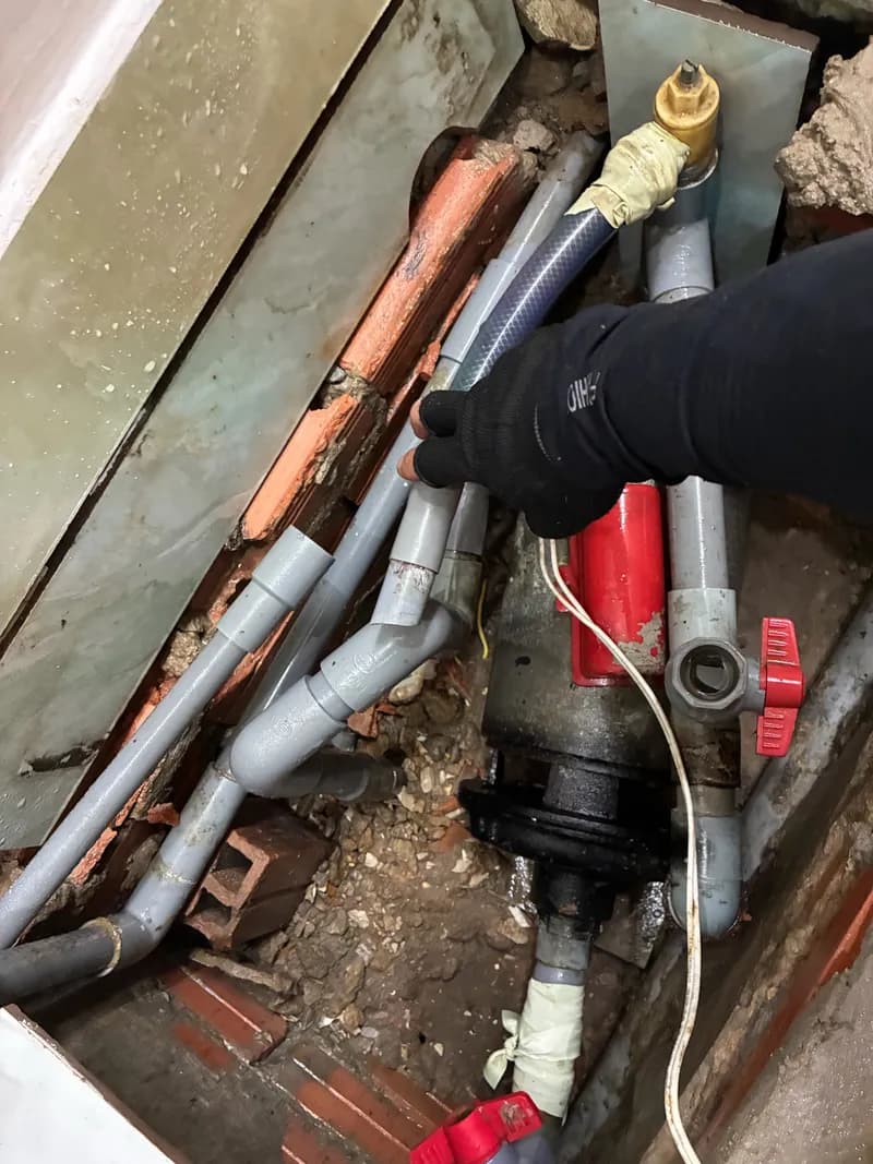 Trước sửa bồn nước tại Gò Vấp — thợ Dương Oai