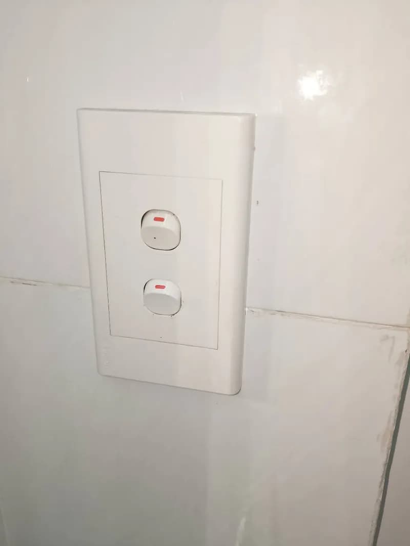 Sau khi hoàn thành sửa công tắc điện Panasonic tại Quận 10 — thợ Đỗ Văn Nhiều (5 sao)