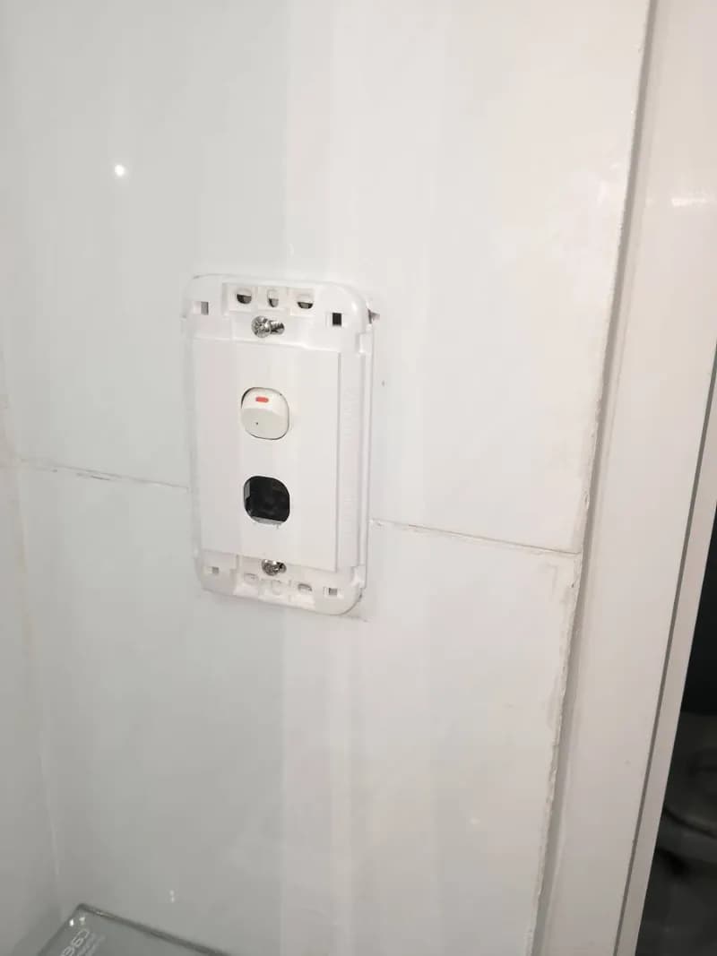 Trước sửa công tắc điện Panasonic tại Quận 10 — thợ Đỗ Văn Nhiều