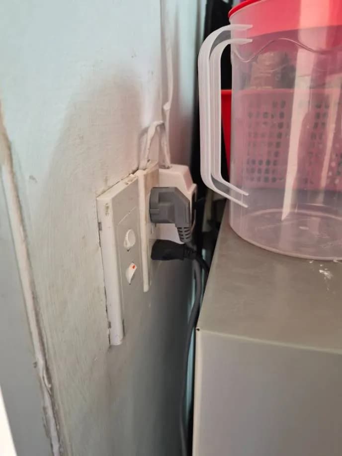 Sau khi hoàn thành sửa công tắc điện Schneider tại phường Chánh Hưng, Quận 8 — thợ Trần Quốc Đông (5 sao)