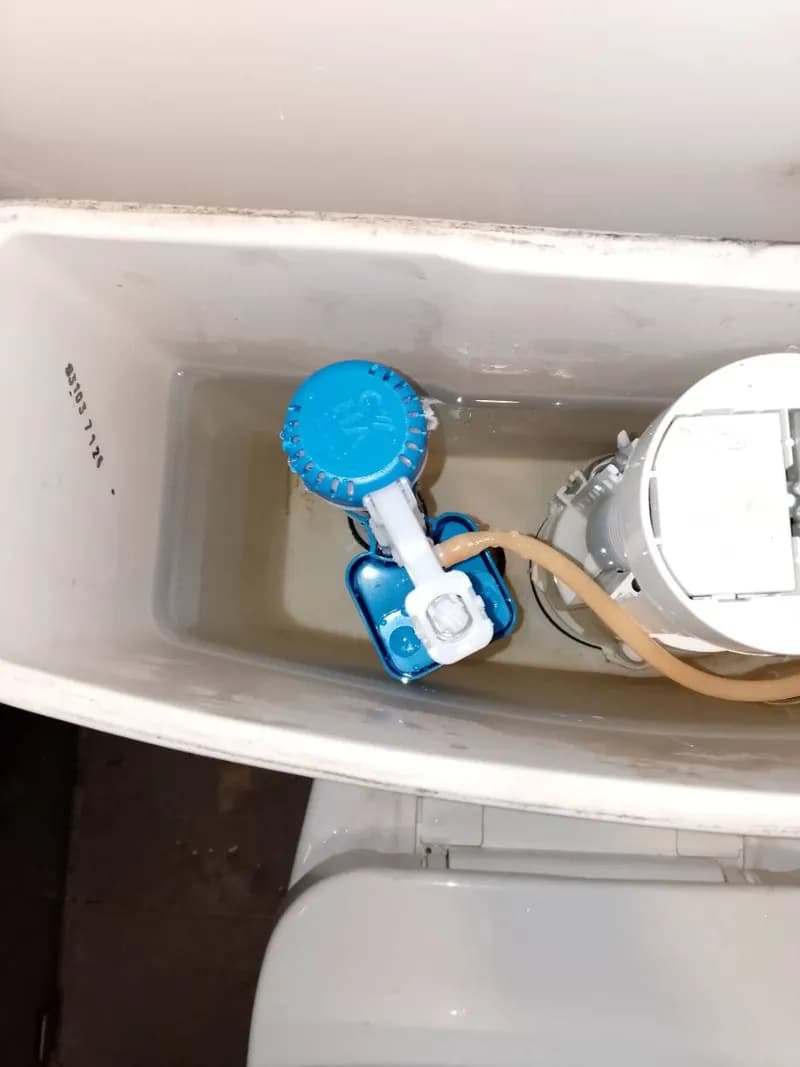 Sau khi hoàn thành sửa bồn cầu TOTO tại Nhà Bè — thợ Đỗ Văn Nhiều