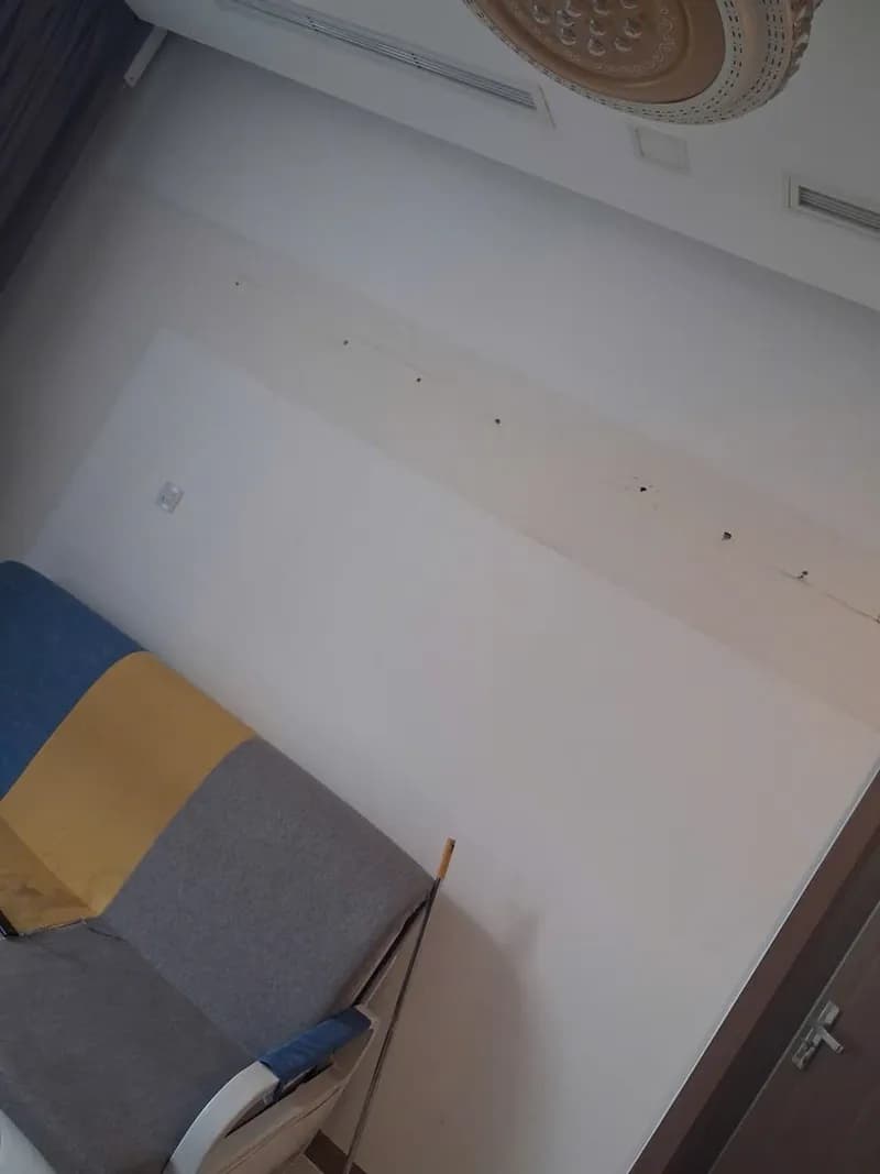 Trước sửa tường nhà Nippon tại Bình Thạnh — thợ Bùi Văn An