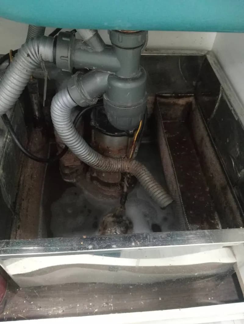 Sau khi hoàn thành sửa bể tách mỡ tại Phường Tân Định, Quận 1 — thợ Võ Hồng Hải
