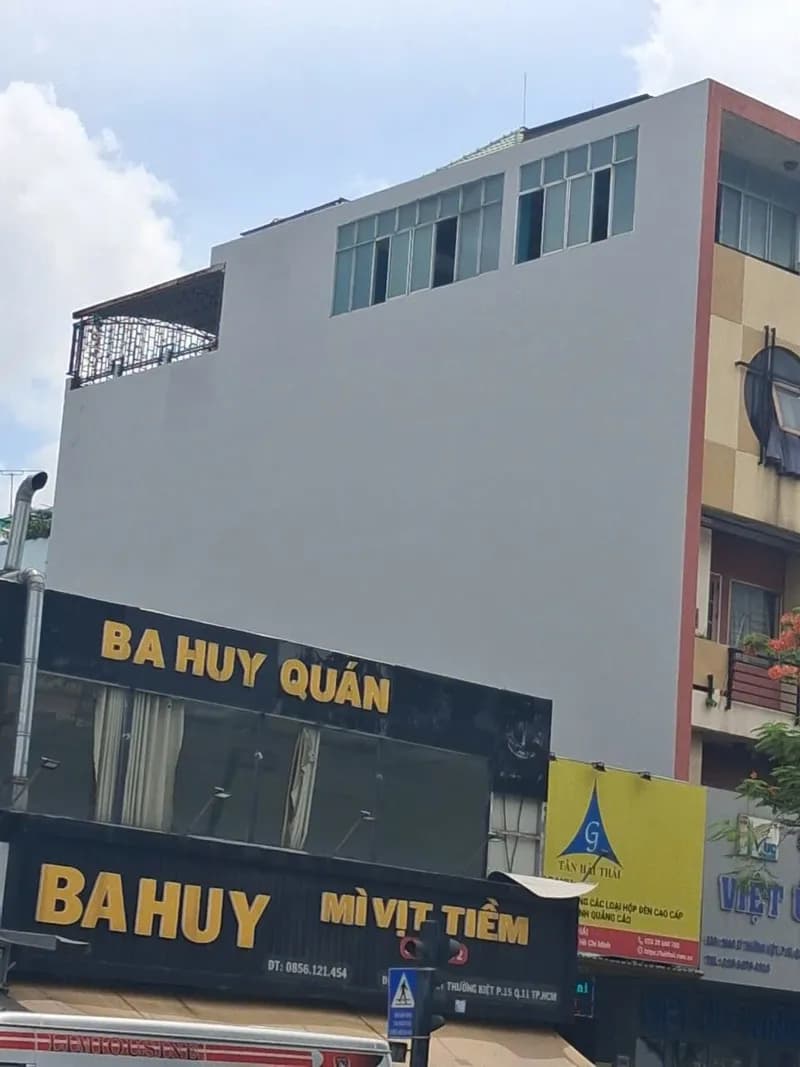 Sau khi hoàn thành sửa trần thạch cao Nippon tại TPHCM — thợ Bùi Văn An