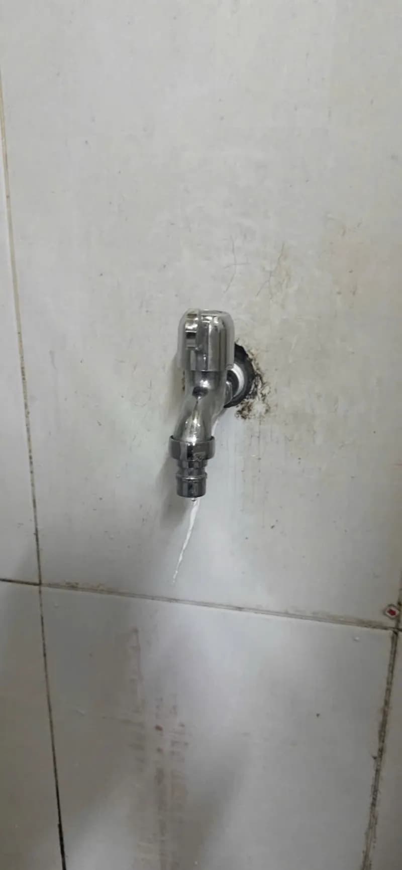 Sau khi hoàn thành sửa tường nhà tại Quận 12 — thợ Bùi Văn An