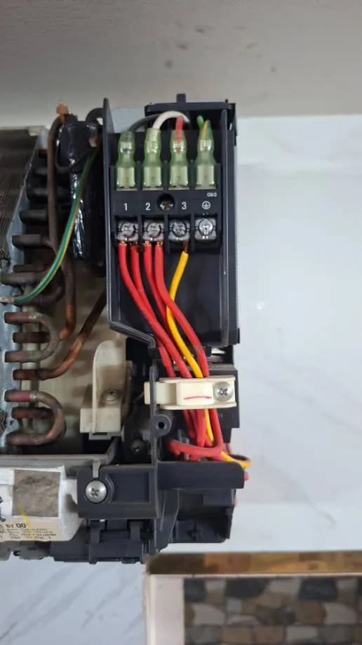Sau khi hoàn thành sửa máy lạnh treo tường LSE tại TPHCM — thợ Đỗ Văn Hảo