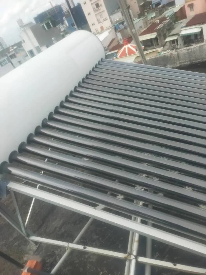 Trước sửa máy nước nóng năng lượng mặt trời tại Bình Thạnh — thợ Lê Đăng Tuấn