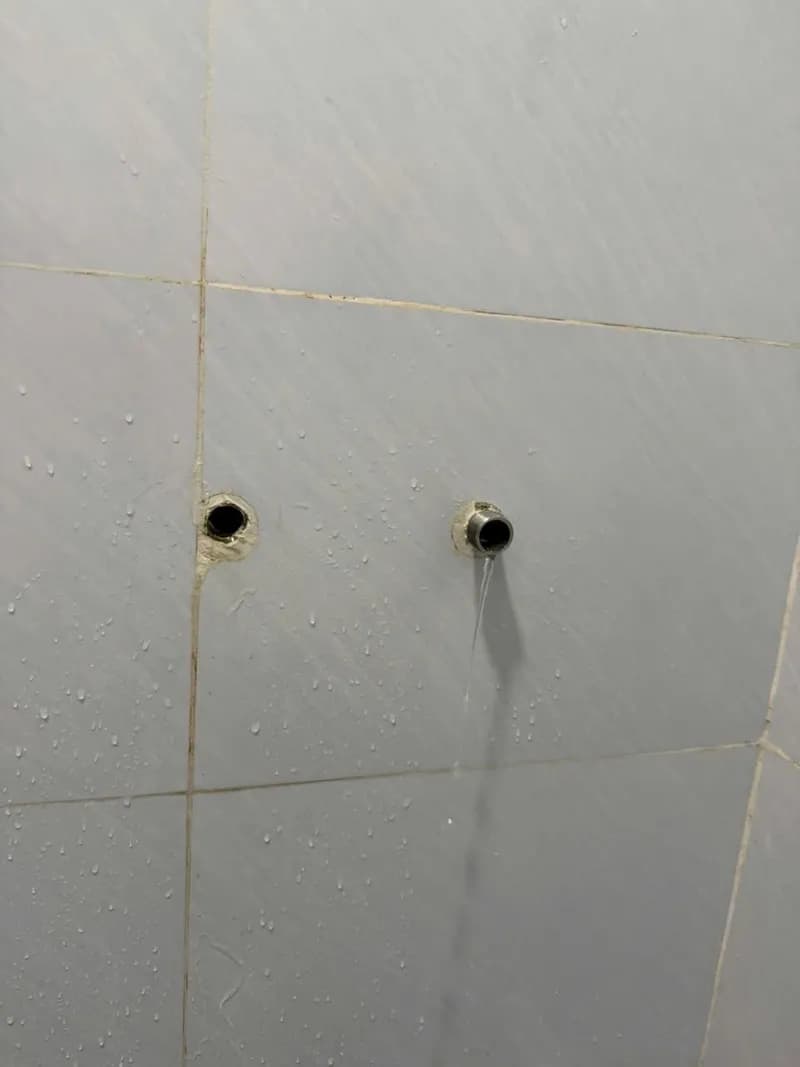 Trước sửa vòi sen tắm tại Quận 8 — thợ Bùi Văn An