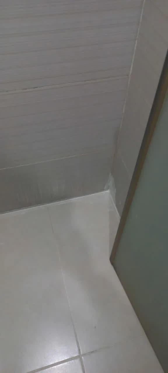 Sau khi hoàn thành sửa tường nhà vệ sinh Nippon Paint tại Quận 4 — thợ Bùi Văn An