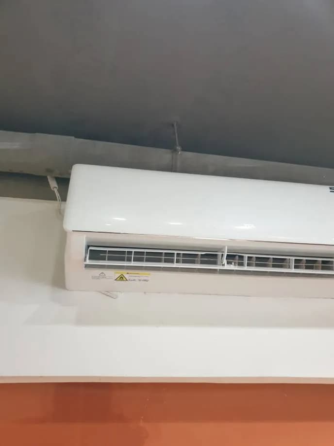Sau khi hoàn thành sửa máy lạnh treo tường TCL tại Quận 4 — thợ Phan Chí Tâm (5 sao)