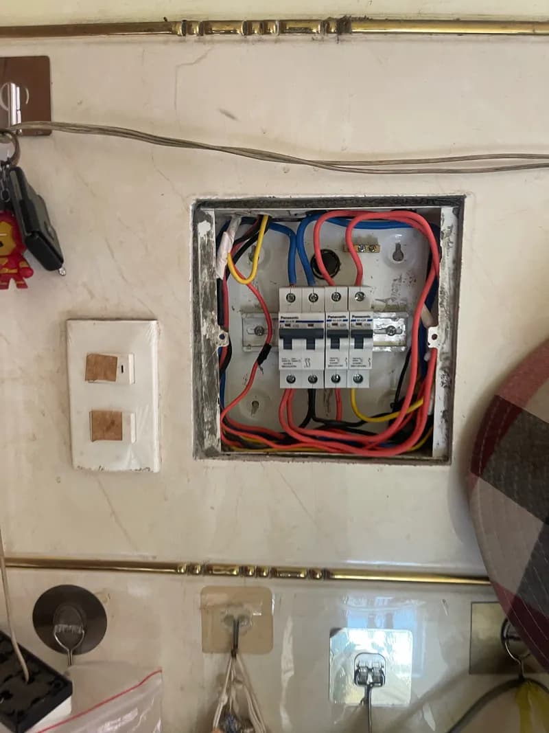 Trước sửa bếp từ Schneider tại Quận 10 — thợ Nguyễn Quốc Bảo