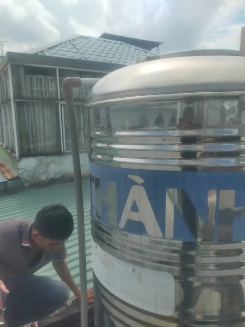 Trước sửa bồn nước inox Tân Á Đại Thành tại Gò Vấp — thợ Lê Đăng Tuấn