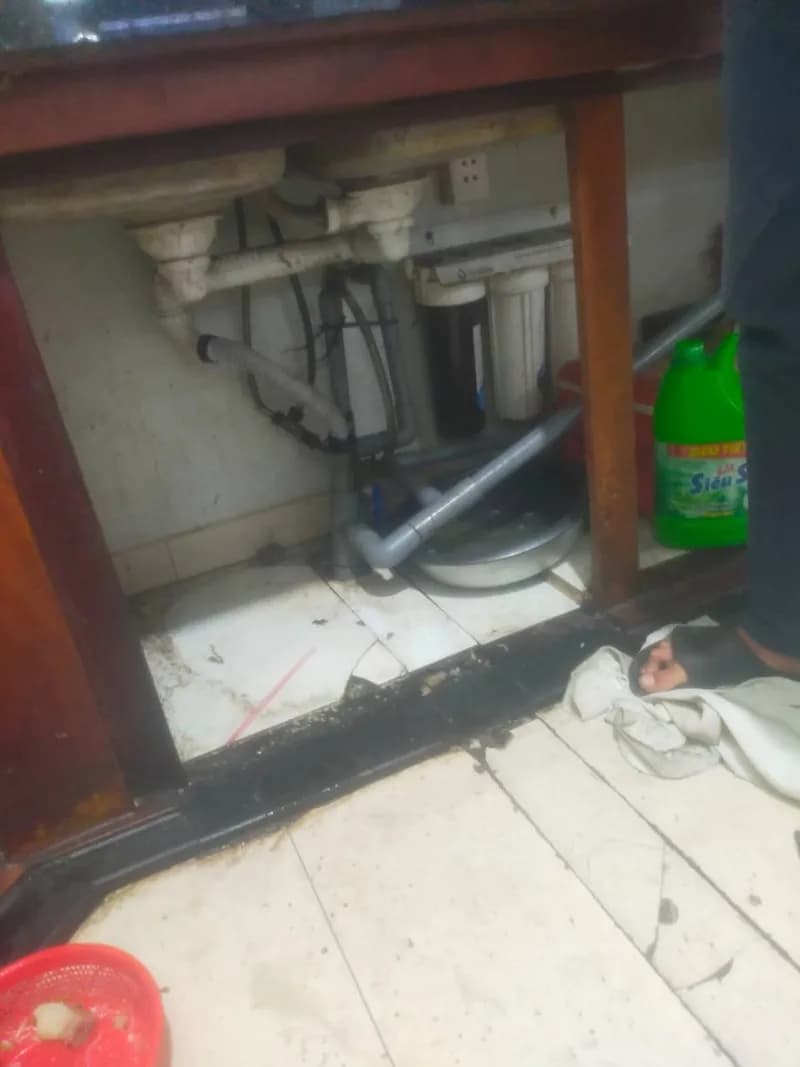 Trước sửa bồn rửa chén tại Thủ Đức — thợ Lê Đăng Tuấn