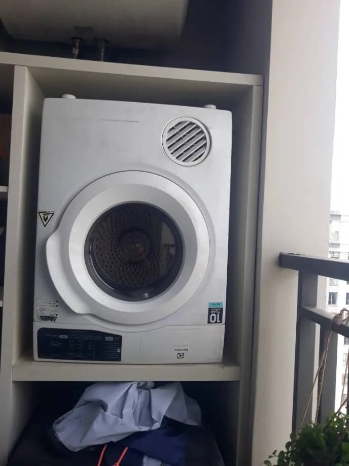 Sau khi hoàn thành sửa máy sấy quần áo Electrolux tại Phường Xóm Chiếu, Quận 4 — thợ Đặng Anh Huy