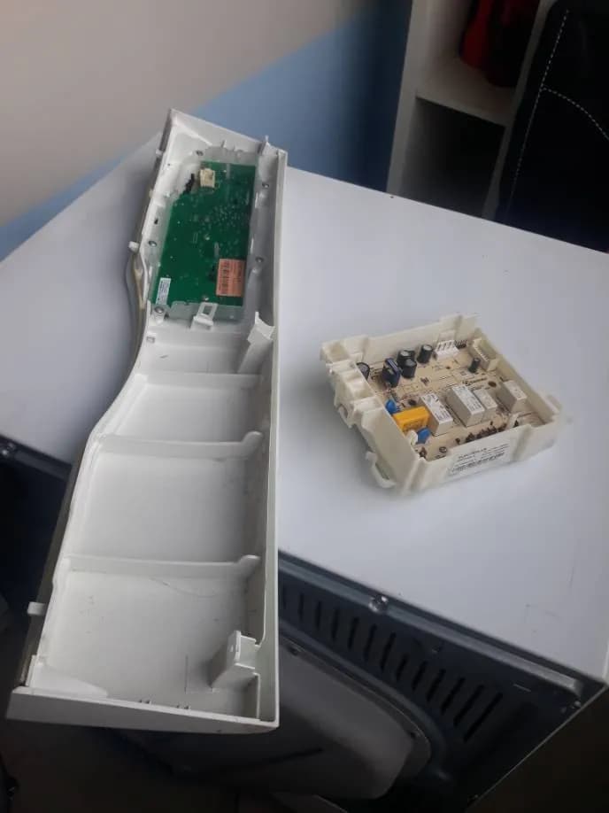 Trước sửa máy sấy quần áo Electrolux tại Phường Xóm Chiếu, Quận 4 — thợ Đặng Anh Huy