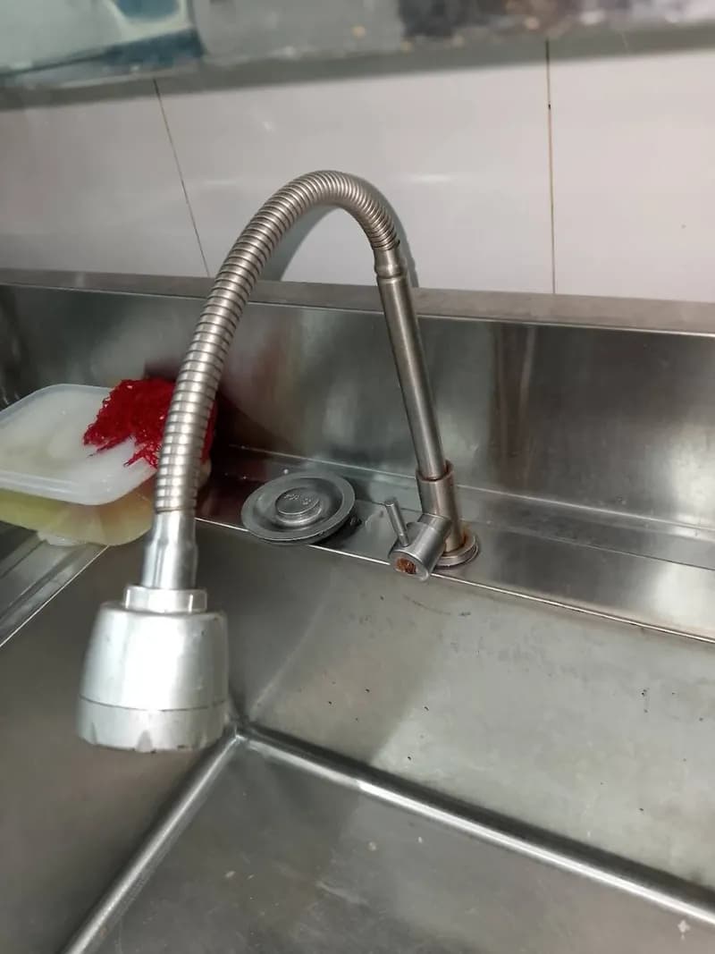 Trước sửa vòi rửa chén KL tại Quận 1 — thợ Đỗ Văn Nhiều