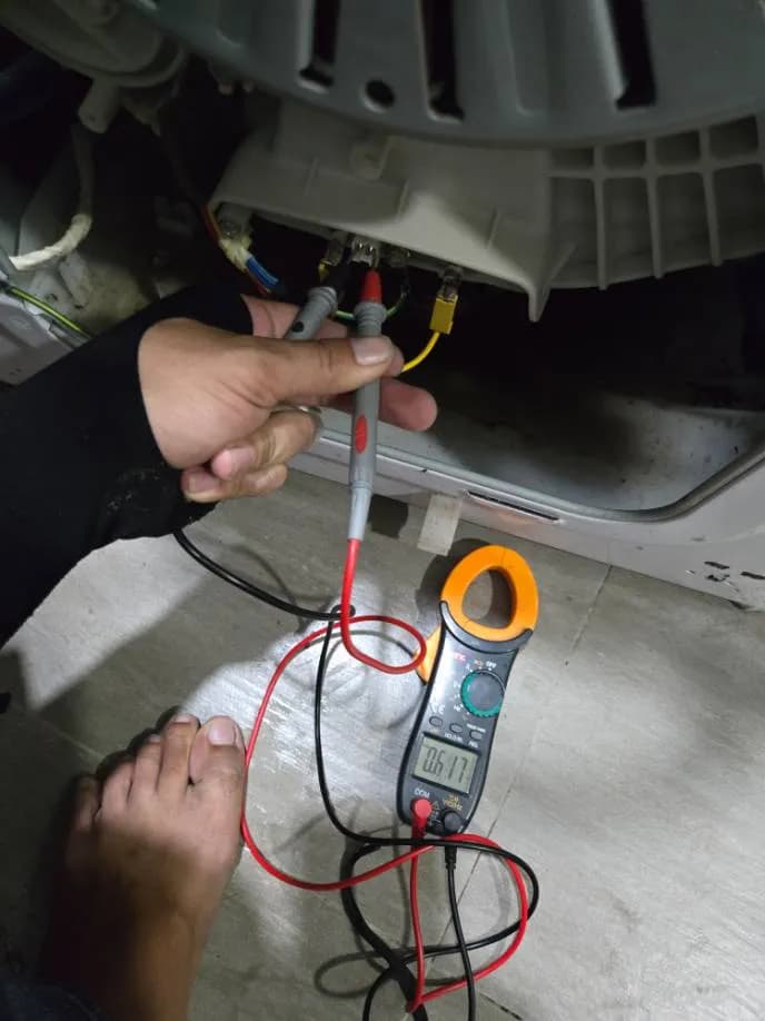 Trước sửa máy giặt cửa trước LG tại Phú Nhuận — thợ Lê Hữu Lộc