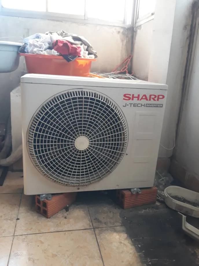 Trước sửa máy lạnh treo tường Sharp tại Quận 5 — thợ Đặng Anh Huy