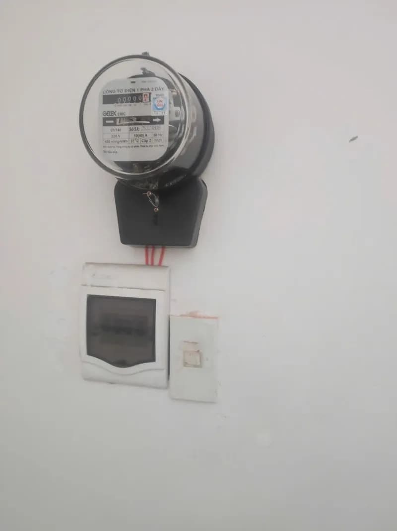Sau khi hoàn thành sửa đồng hồ điện Gelex Emic tại Thủ Đức — thợ Bùi Văn An