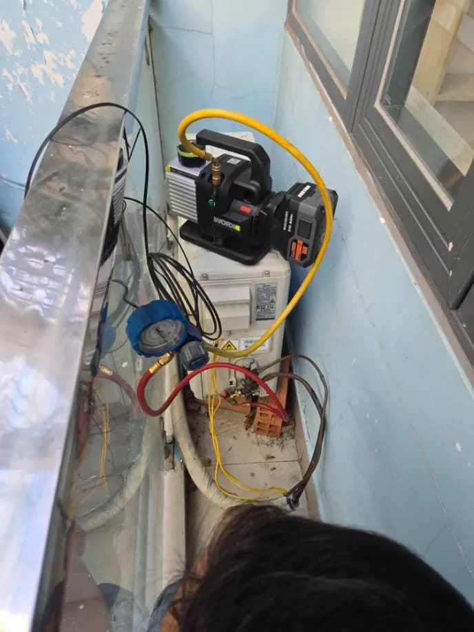 Sau khi hoàn thành sửa máy lạnh treo tường Midea tại Quận 3 — thợ Lê Hữu Lộc