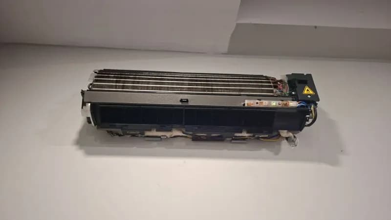 Trước sửa máy lạnh treo tường Toshiba tại Bình Thạnh — thợ Nguyễn Thanh Tiến