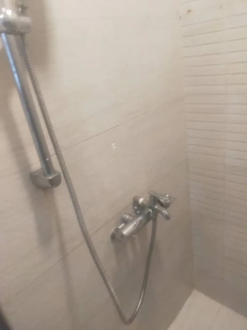Sau khi hoàn thành sửa vòi sen tắm tại Bình Thạnh — thợ Lê Đăng Tuấn