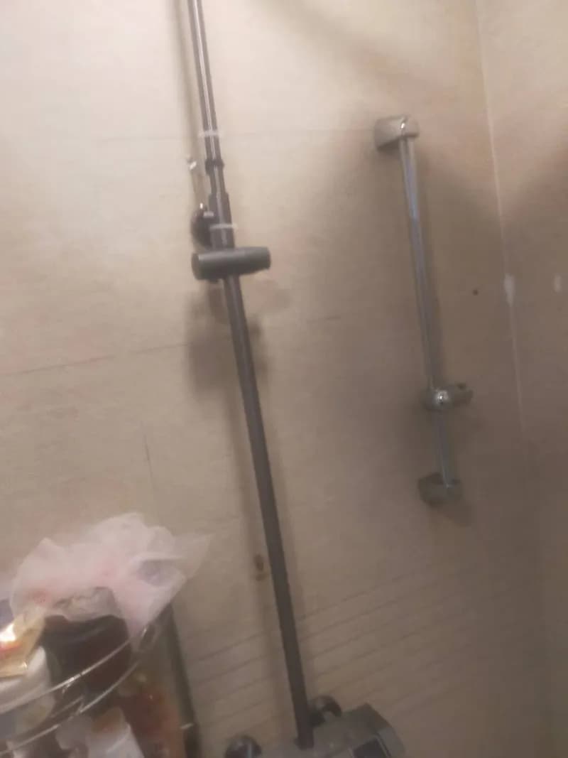 Trước sửa vòi sen tắm tại Bình Thạnh — thợ Lê Đăng Tuấn