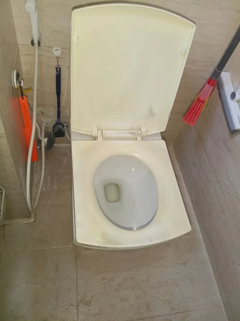 Sau khi hoàn thành sửa bồn cầu Viglacera tại Phường 10, Quận 3 — thợ Trần Ngọc Tùng