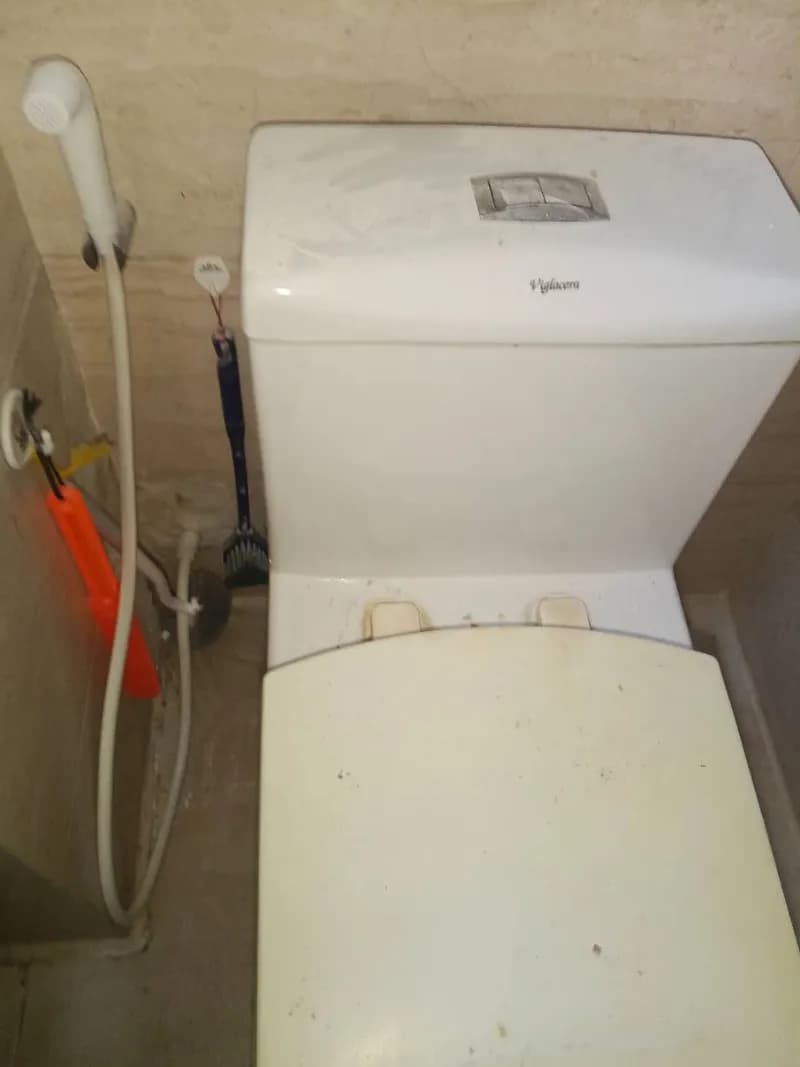 Trước sửa bồn cầu Viglacera tại Phường 10, Quận 3 — thợ Trần Ngọc Tùng