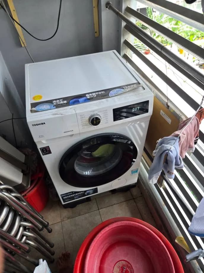 Sau khi hoàn thành sửa máy giặt cửa ngang Toshiba tại Tân Bình — thợ Lê Hữu Lộc