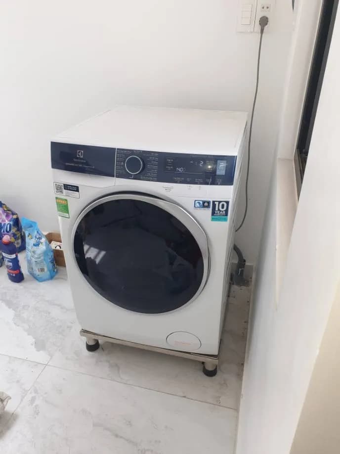 Sau khi hoàn thành sửa máy giặt cửa trước Electrolux tại Bình Chánh — thợ Phan Chí Tâm (5 sao)