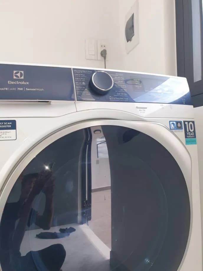 Trước sửa máy giặt cửa trước Electrolux tại Bình Chánh — thợ Phan Chí Tâm