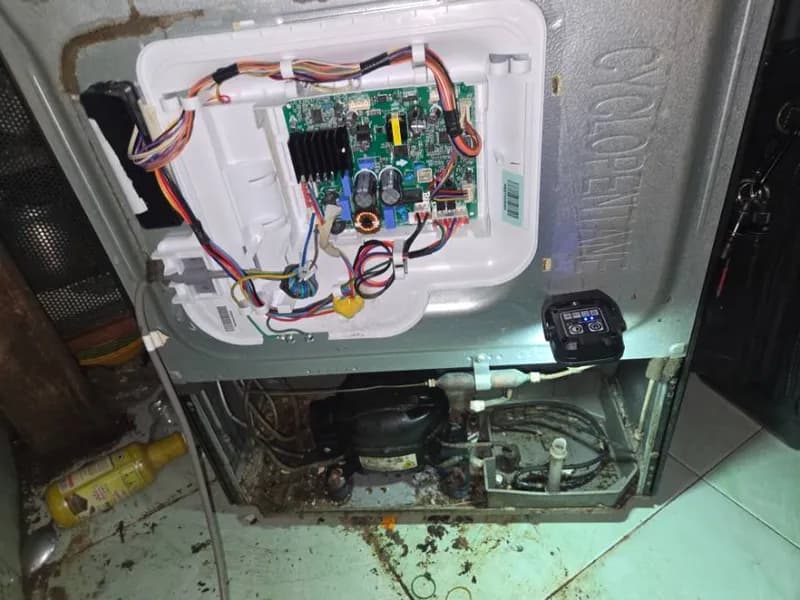 Trước sửa tủ lạnh LG tại Bình Thạnh — thợ Lê Hữu Lộc