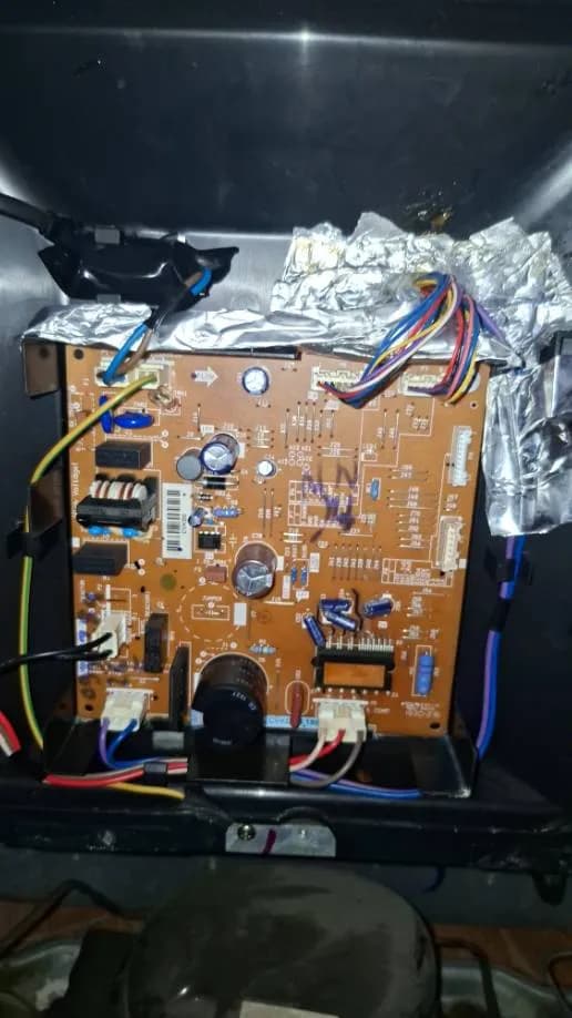 Trước sửa tủ lạnh Toshiba tại Tân Bình — thợ Nguyễn Thanh Tiến