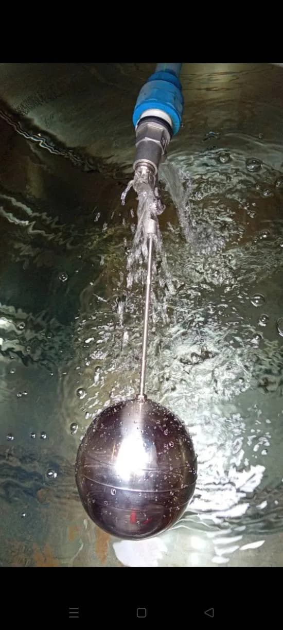 Sau khi hoàn thành sửa phao cơ bồn nước tại Phường Cát Lái, Thủ Đức — thợ Lê Đăng Tuấn