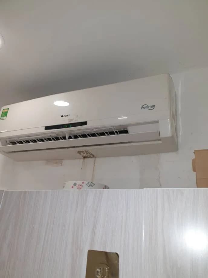 Sau khi hoàn thành sửa máy lạnh treo tường Gree tại Quận 7 — thợ Phan Chí Tâm
