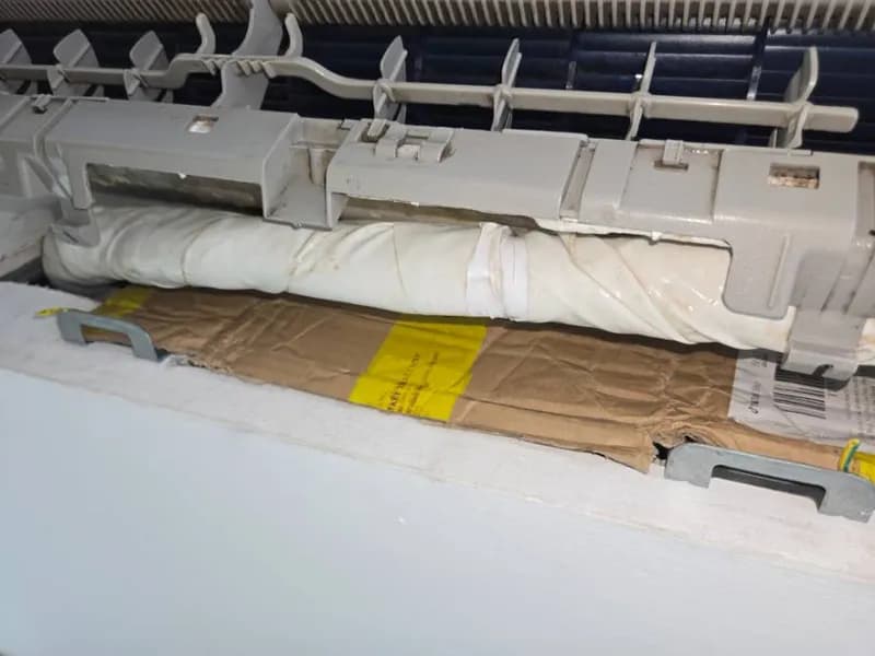 Vệ sinh máng thoát nước và bọc lại bảo ôn máy lạnh Thủ Đức tại Thủ Đức