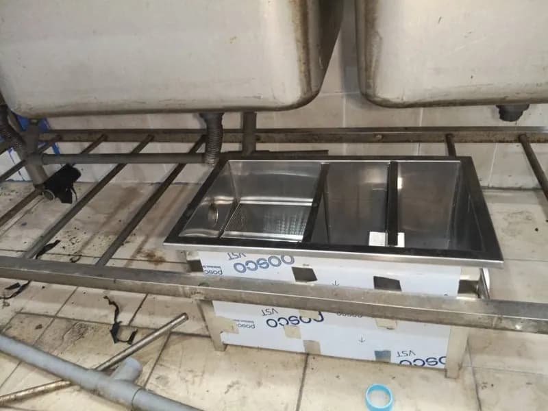 Trước sửa bồn rửa chén Posco tại Quận 4 — thợ Trần Ngọc Tùng
