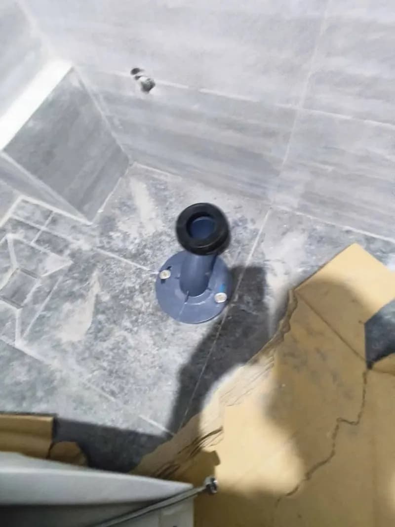 Trước sửa bồn cầu INAX tại Bình Tân — thợ Bùi Văn Bảo