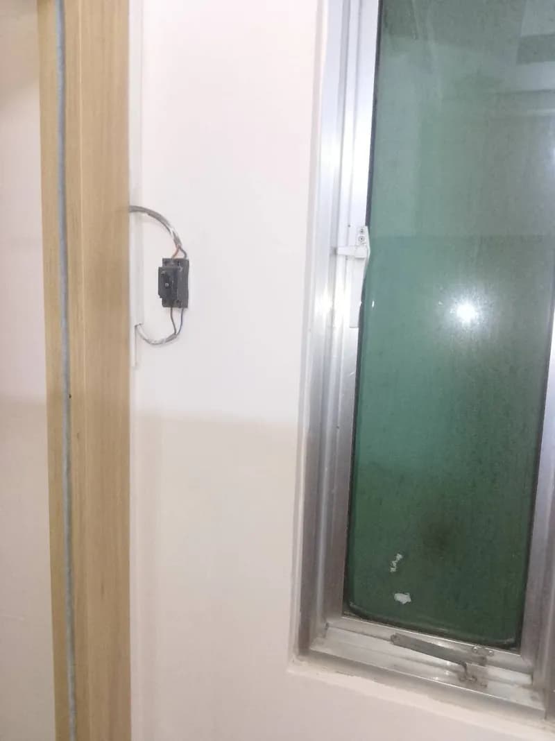 Trước sửa ổ cắm điện tại Quận 12 — thợ Trương Công Việt Trân