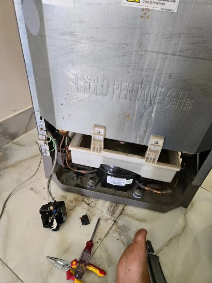 Trước sửa tủ lạnh Sharp tại Tân Bình — thợ Lê Hữu Lộc