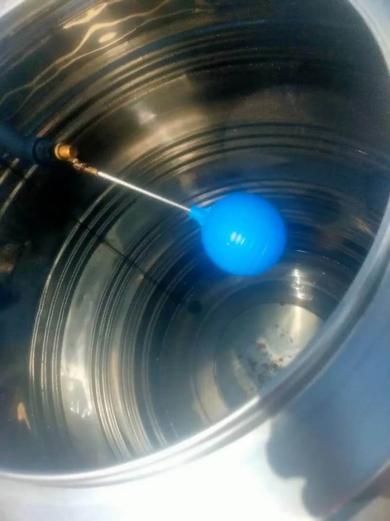 Trước sửa phao cơ bồn nước tại Quận 6 — thợ Lê Đăng Tuấn