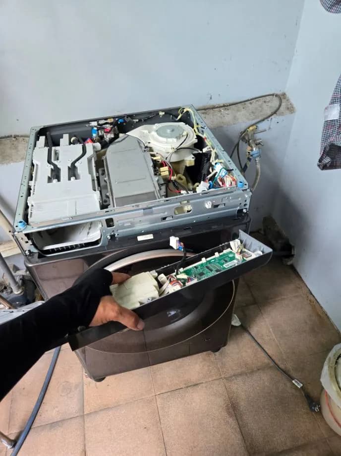 Trước sửa máy giặt cửa trước LG tại phường 12, Tân Bình — thợ Lê Hữu Lộc
