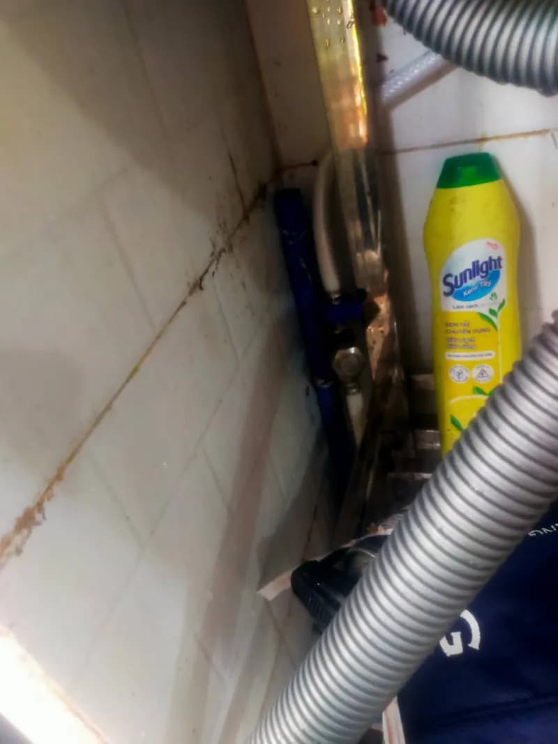Trước sửa bồn rửa chén tại Bình Thạnh — thợ Lê Đăng Tuấn