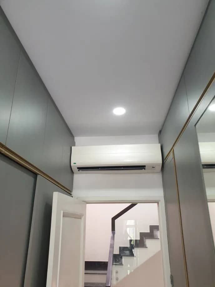 Trước sửa máy lạnh treo tường tại P.HCM, Thủ Đức — thợ Phan Chí Tâm